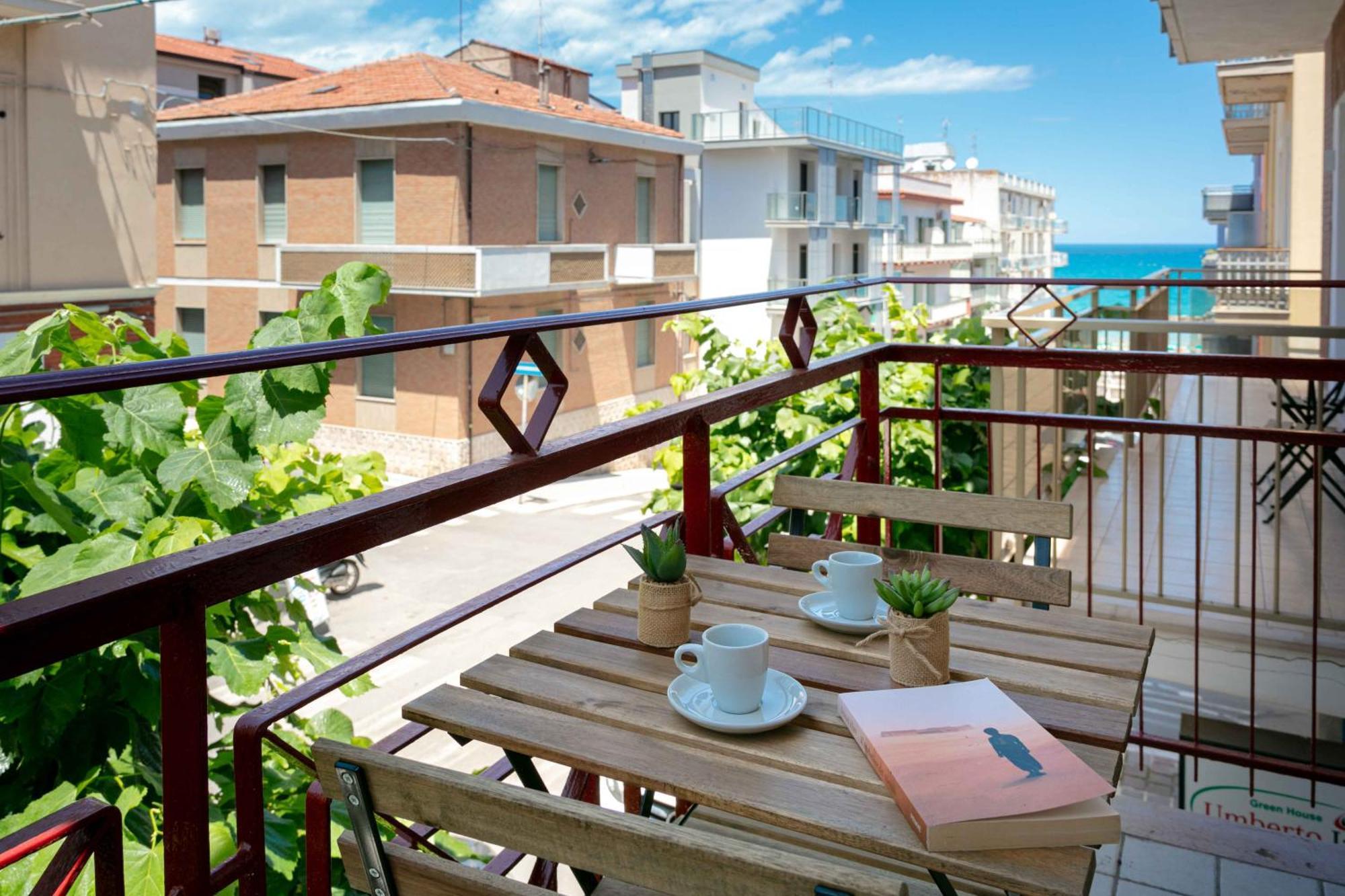 Mt Apartments Termoli Bagian luar foto